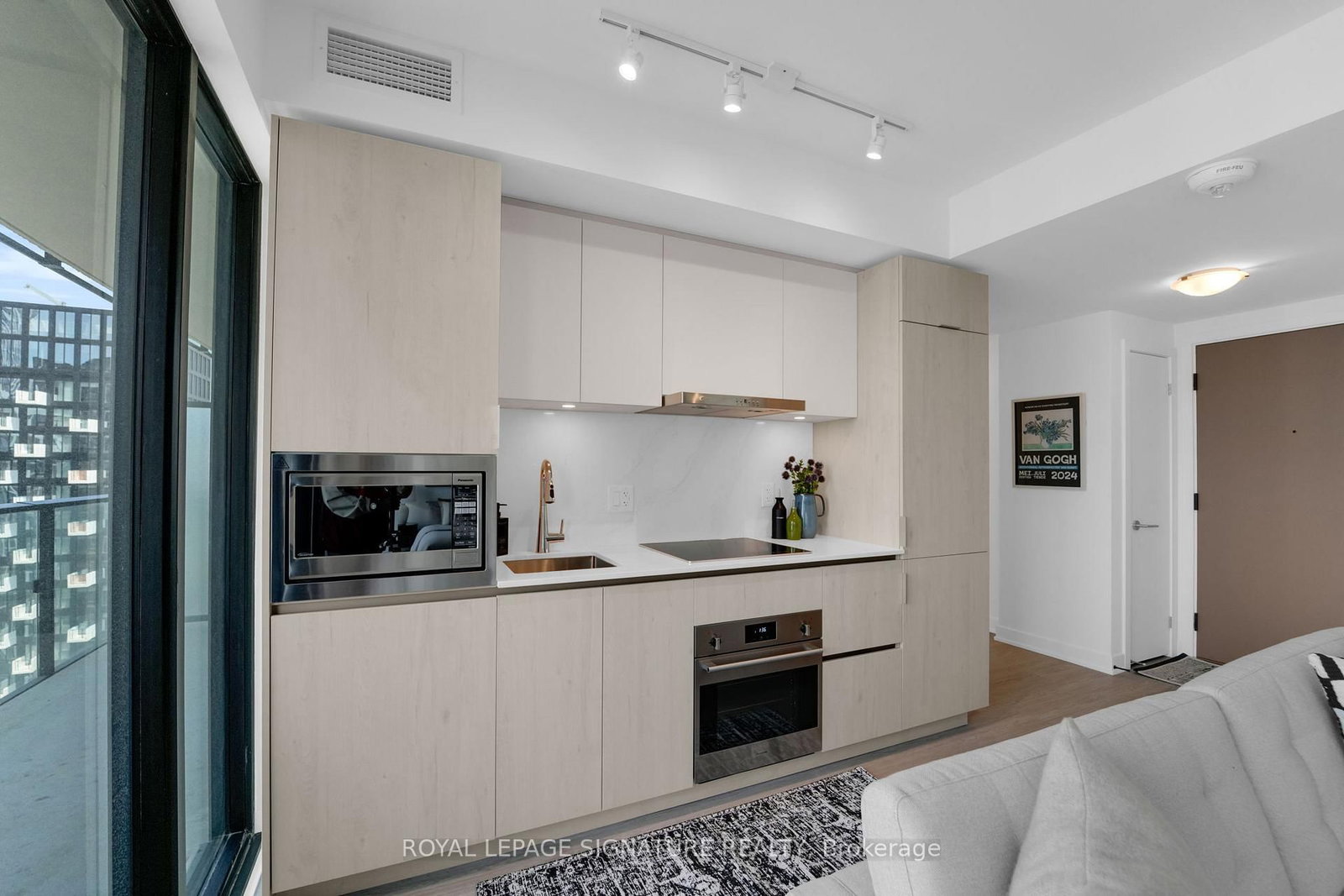 Listing Image 5