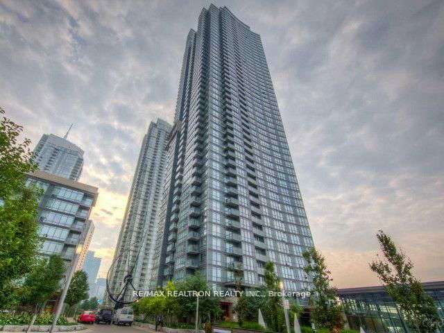 916 - 11 Brunel Court