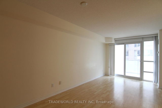 908 - 761 Bay Street