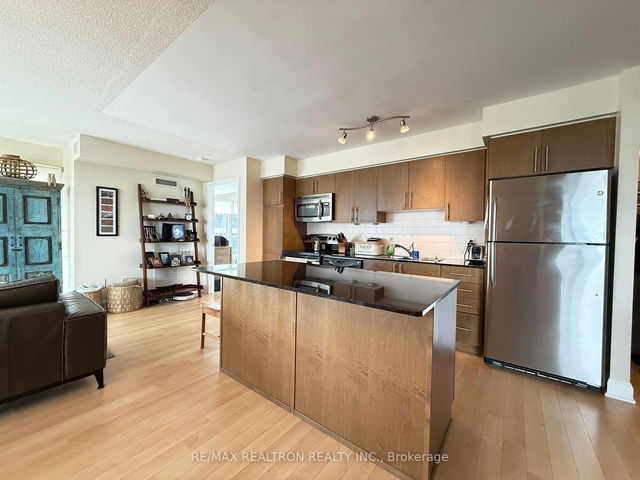 2305 - 2191 Yonge Street