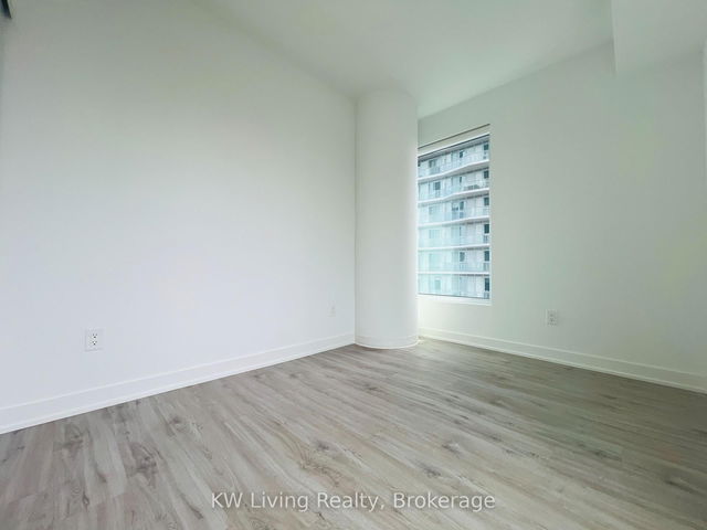 4511 - 252 Church Street