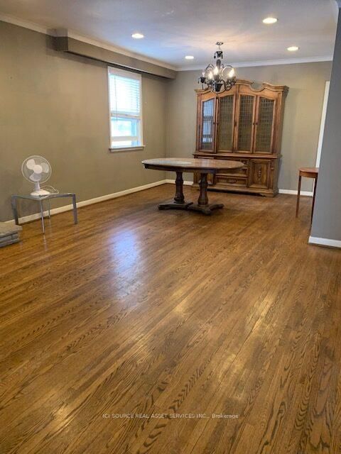 Upper - 241 Burnett Avenue