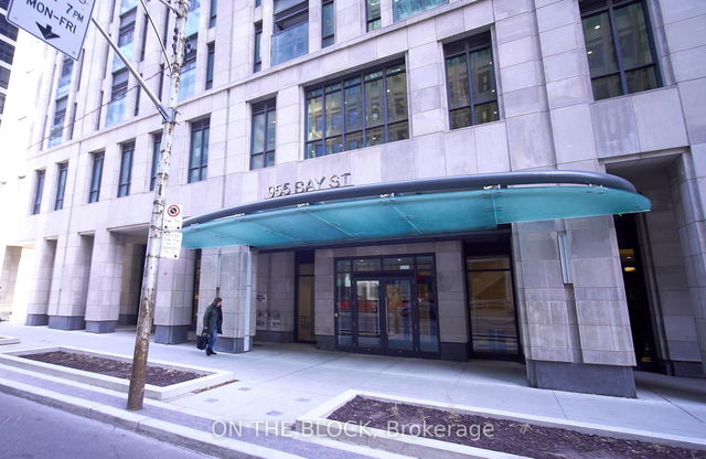 1220 - 955 Bay Street