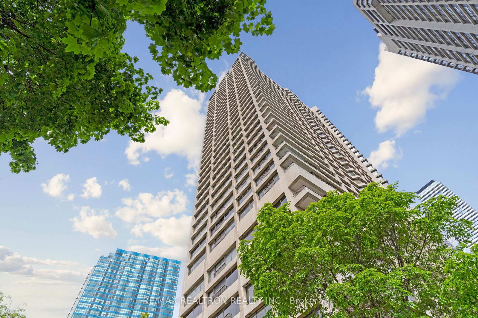 Condo for sale at 3206-65 Harbour Square, Toronto, Waterfront Communities C1, M5J 2L4 - MLS: C12192897