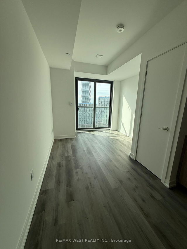 PH15 - 28 Eastern Avenue