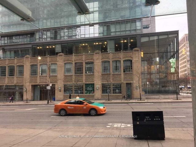 4403 - 832 Bay Street