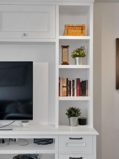 Unit 302 — 72 Aerodrome Cres, Toronto - Leaside image-0-2
