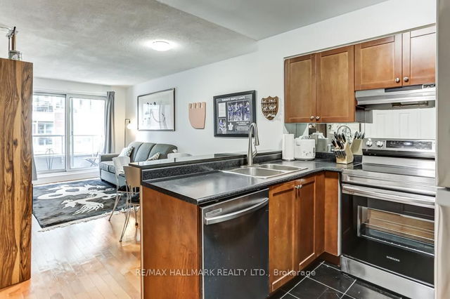 911 - 230 King Street