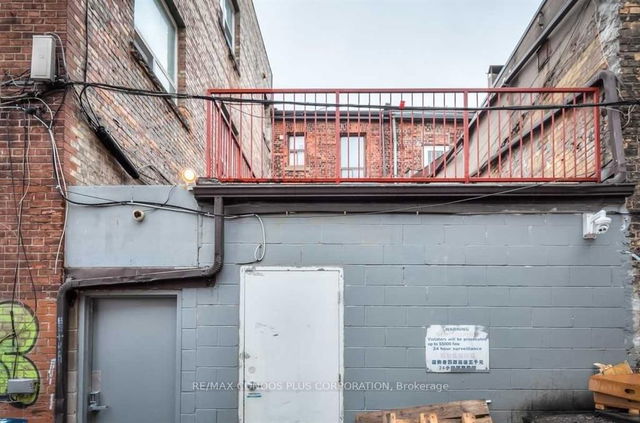 F - 324 Spadina Avenue