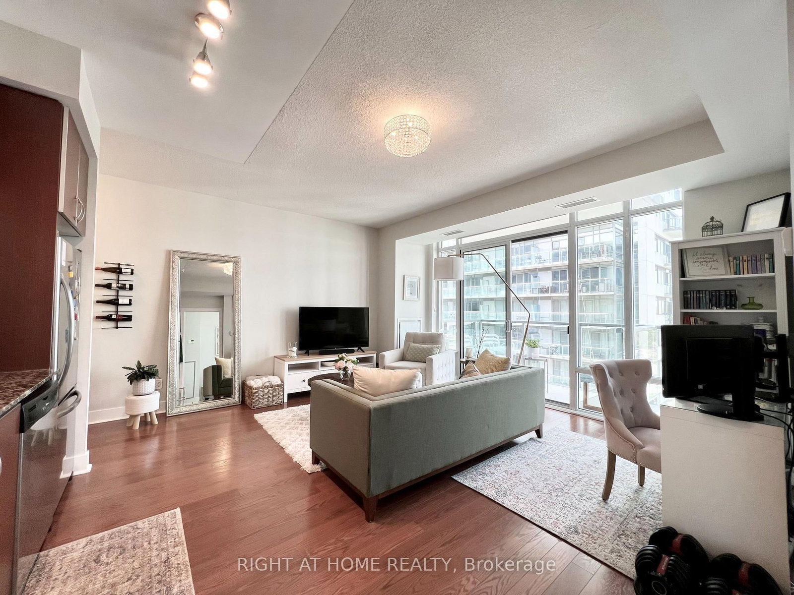 90 Stadium Road, Unit 606 - Photo 5