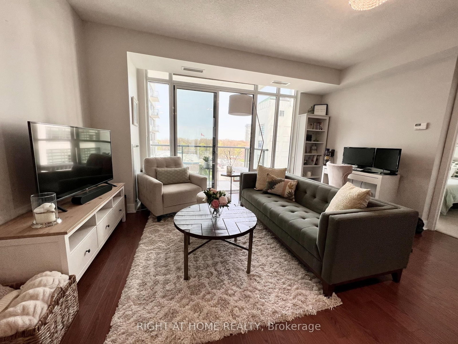 90 Stadium Road, Unit 606 - Photo 9