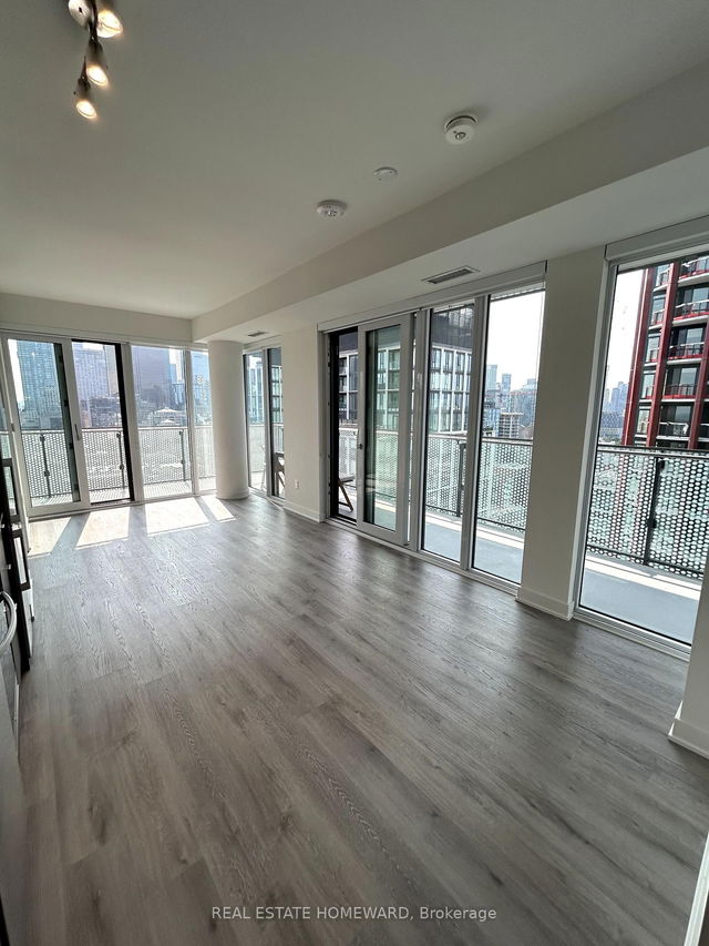2433W - 135 Lower Sherbourne Street