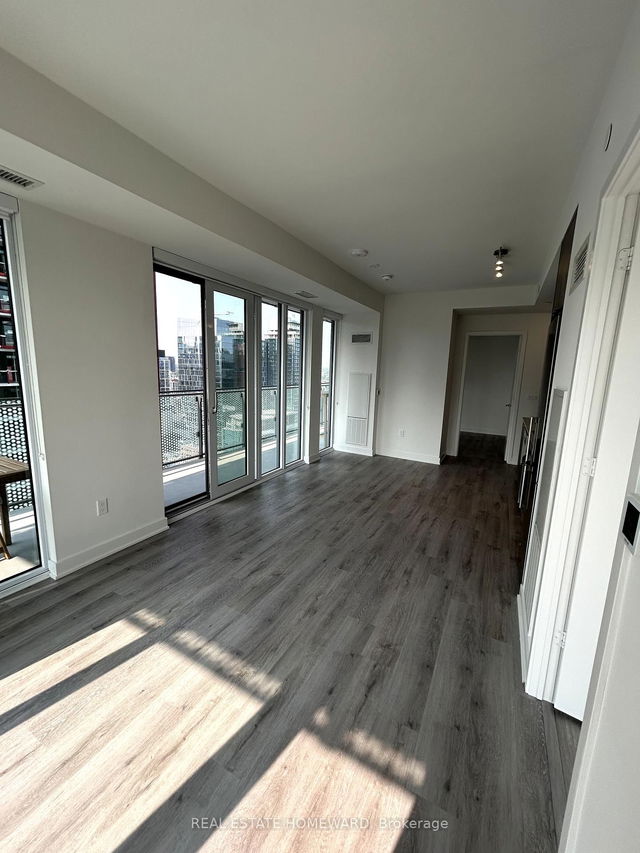 2433W - 135 Lower Sherbourne Street