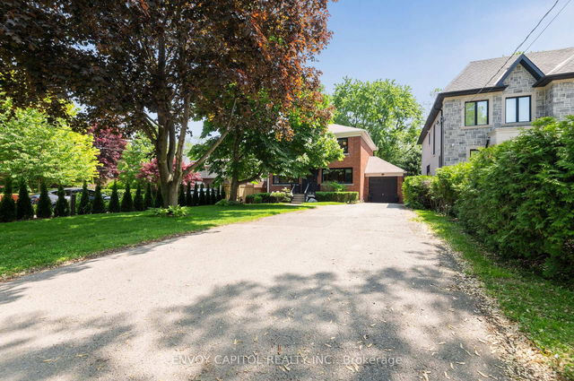 271 Yonge Boulevard