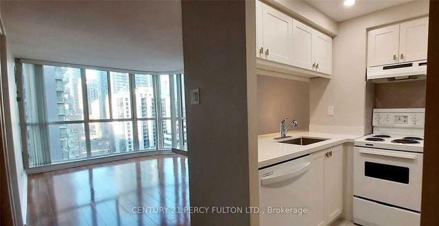 1512 - 736 Bay Street