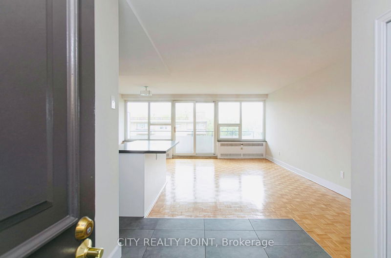 home for lease on 508-10 Shallmar Boulevard