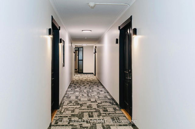 702 - 10 Shallmar Boulevard