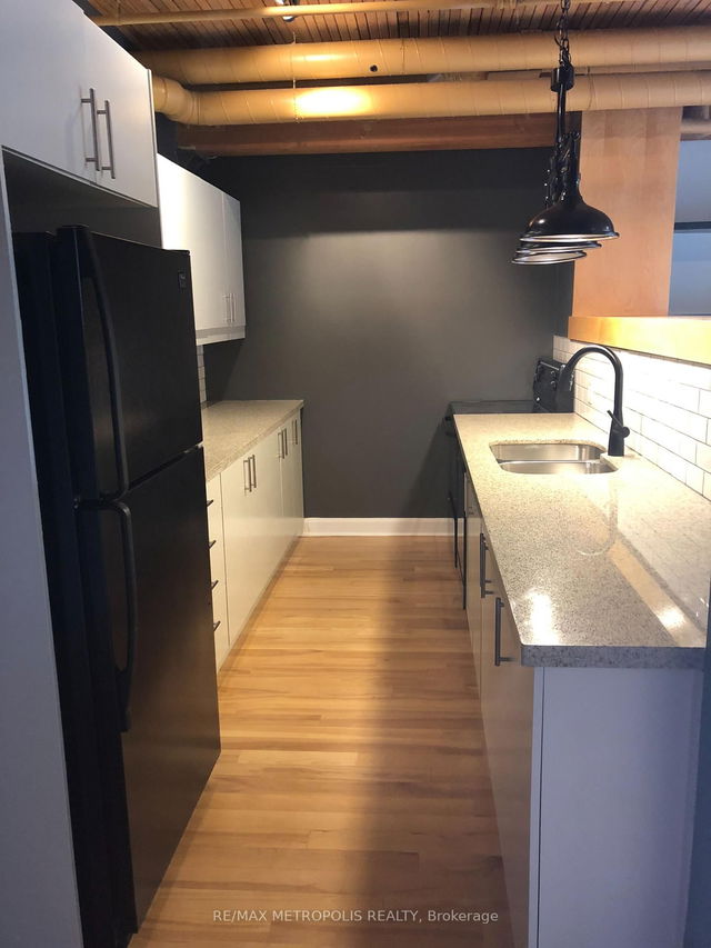116 - 993 Queen Street