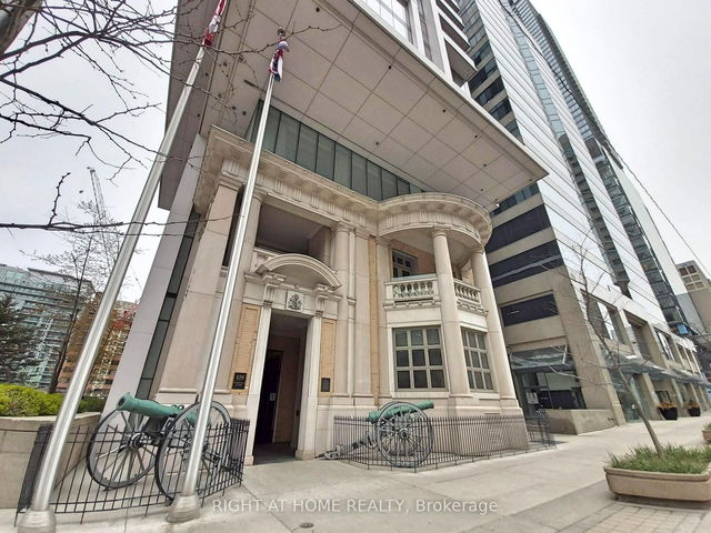1605 - 426 University Avenue