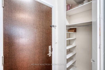 Unit 951 — 460 Adelaide St, Toronto - Moss Park image-0-3