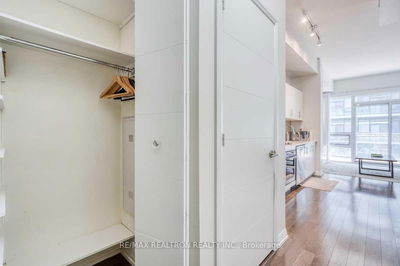 Unit 951 — 460 Adelaide St, Toronto - Moss Park image-0-4