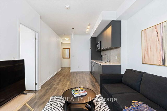 401 - 56 Forest Manor Road