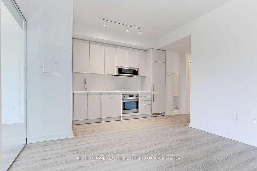 250 Lawrence Avenue W, Unit 418 - Photo 7