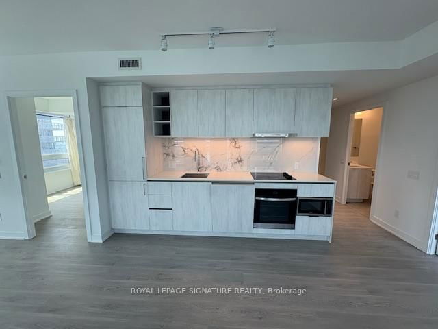 4112 - 8 Wellesley Street