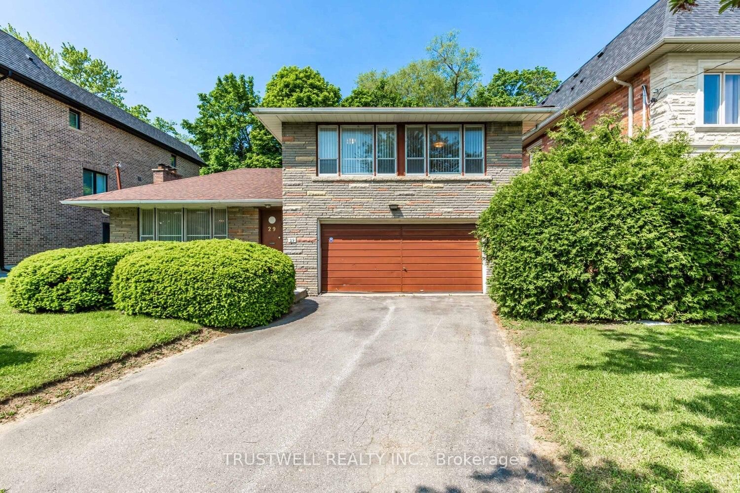 Detached House for sale at 29 Whittaker Crescent, Toronto, Bayview Village, M2K 1K7 - MLS: C12194630