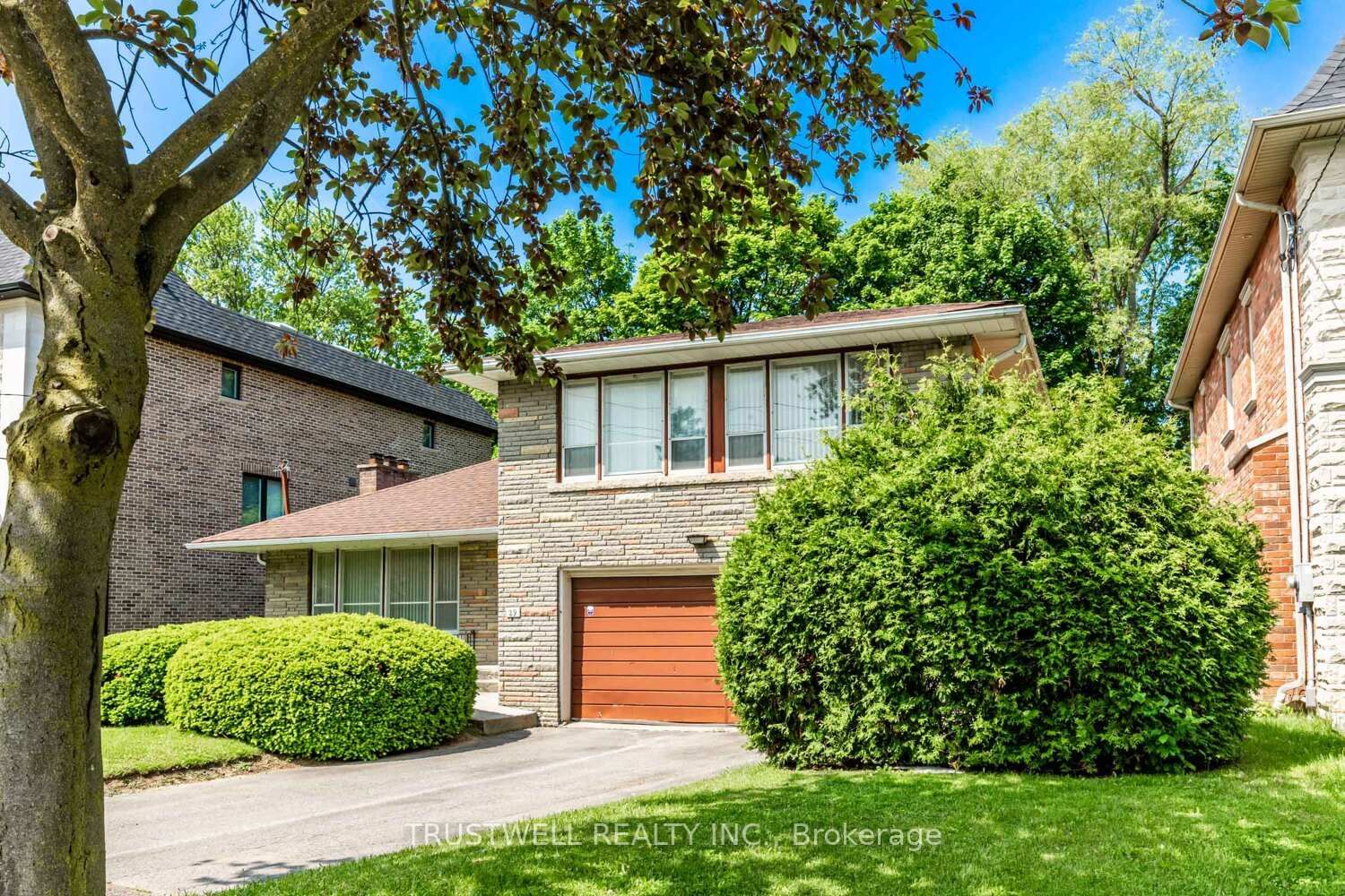Detached House for sale at 29 Whittaker Crescent, Toronto, Bayview Village, M2K 1K7 - MLS: C12194630