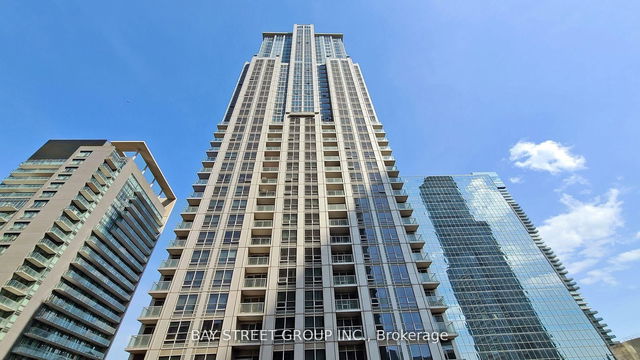 910 - 761 Bay Street