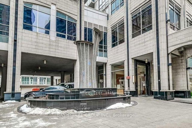 207 - 761 Bay Street