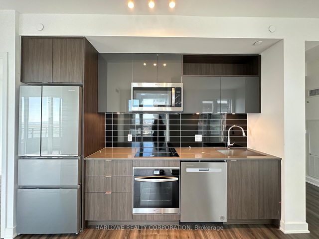 2325 W - 135 Lower Sherbourne Street