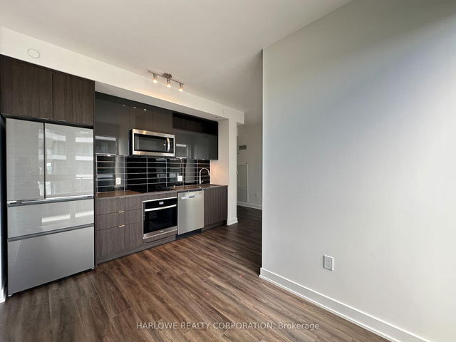 2325 W - 135 Lower Sherbourne Street