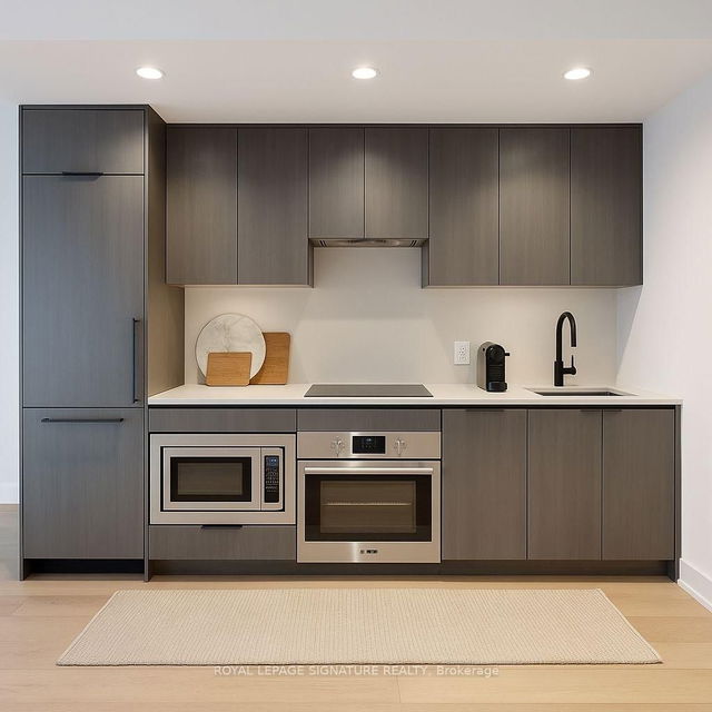 302 - 5 Lakeview Avenue