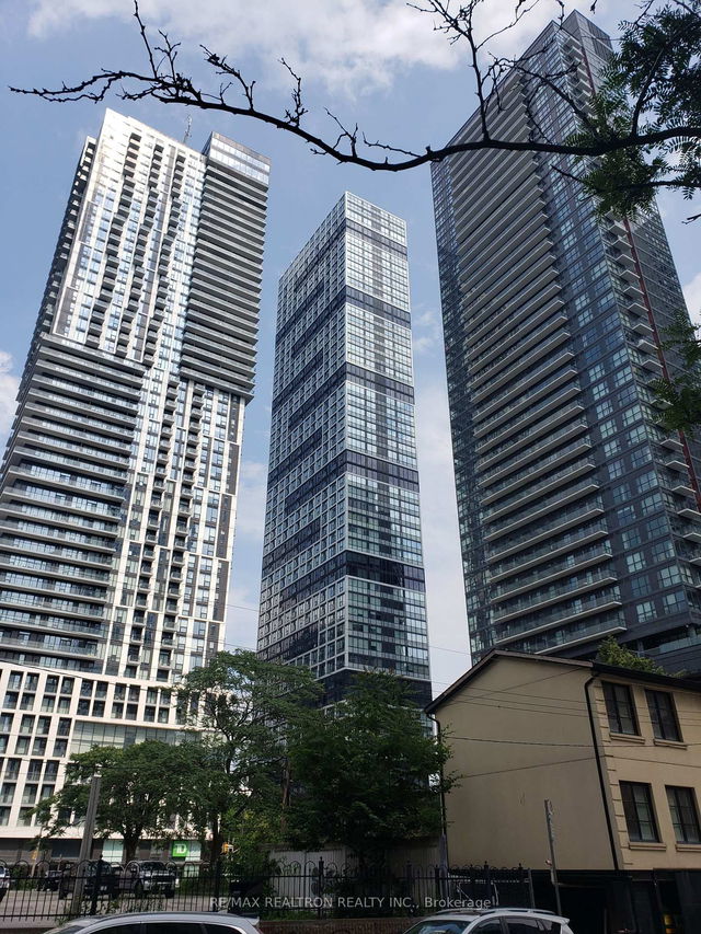 4002 - 181 Dundas Street E