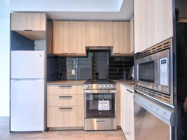 3613 - 501 Yonge Street