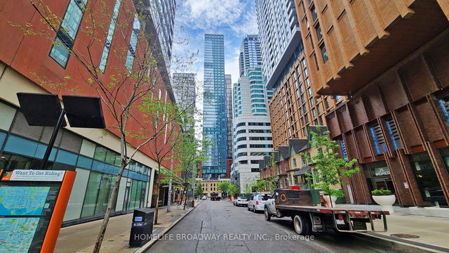 1005 - 327 King Street