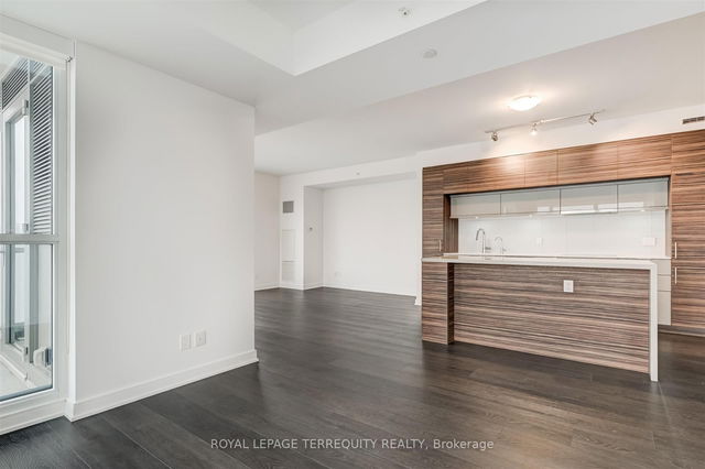 2607 - 88 Scott Street