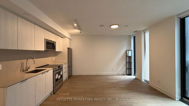 207 - 25 Richmond Street