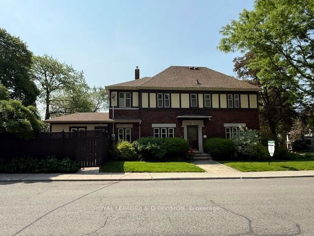 77 College View Avenue