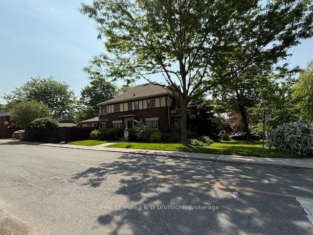 Detached House for sale at 77 College View Avenue, Toronto, Forest Hill South, M5P 3M8 - MLS: C12195736