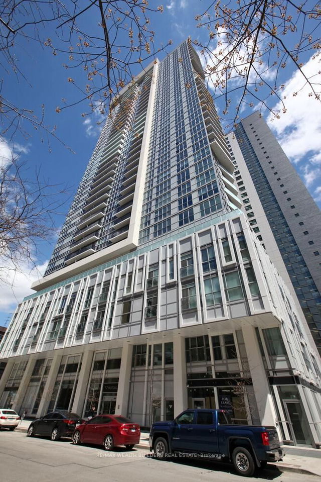 1005 - 77 Mutual Street