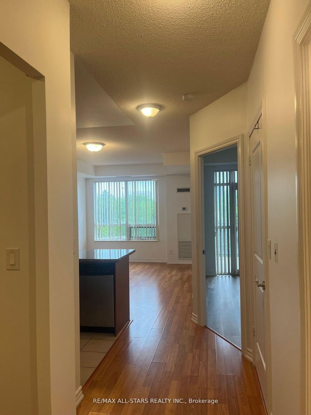 305 - 133 Wynford Drive