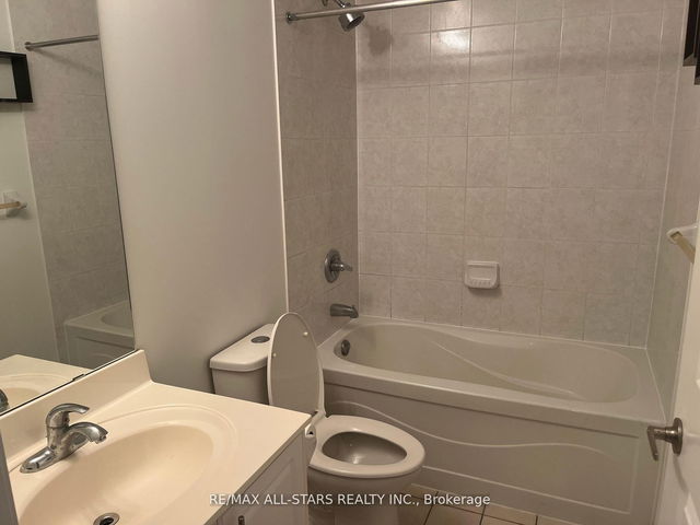 305 - 133 Wynford Drive