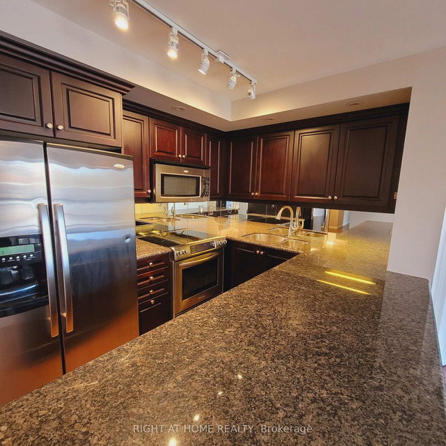 305 - 900 Mount Pleasant Road