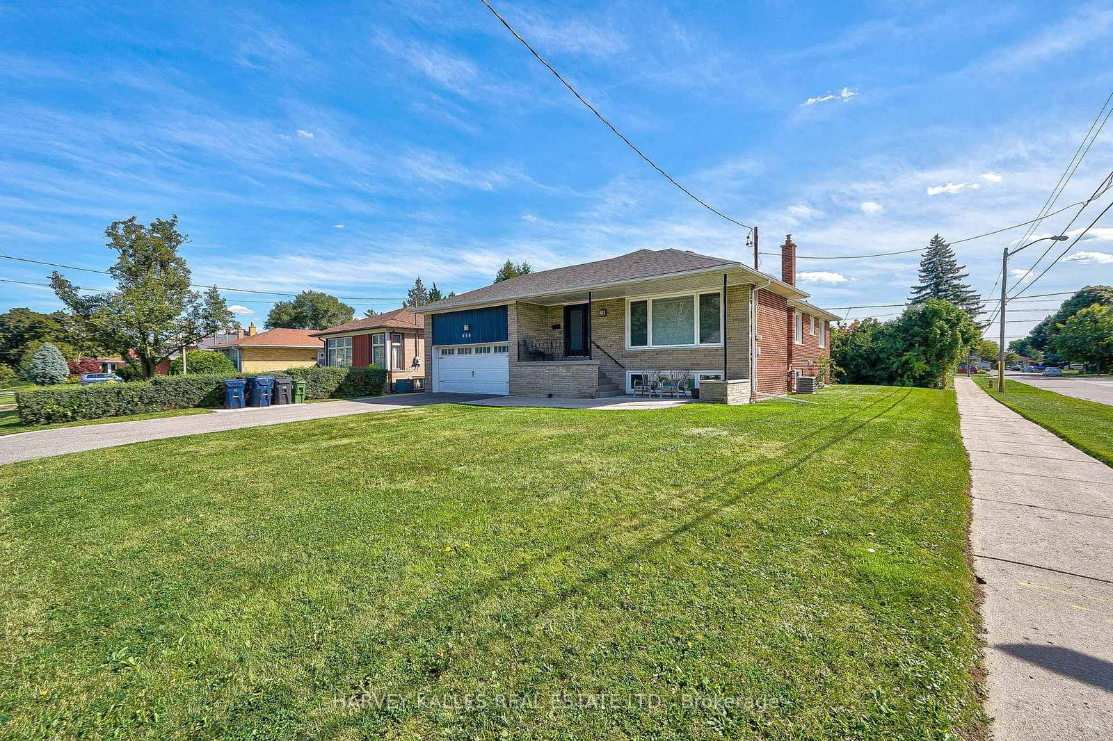 Detached House for sale at 215 Searle Avenue, Toronto, Bathurst Manor, M3H 4B6 - MLS: C12196087