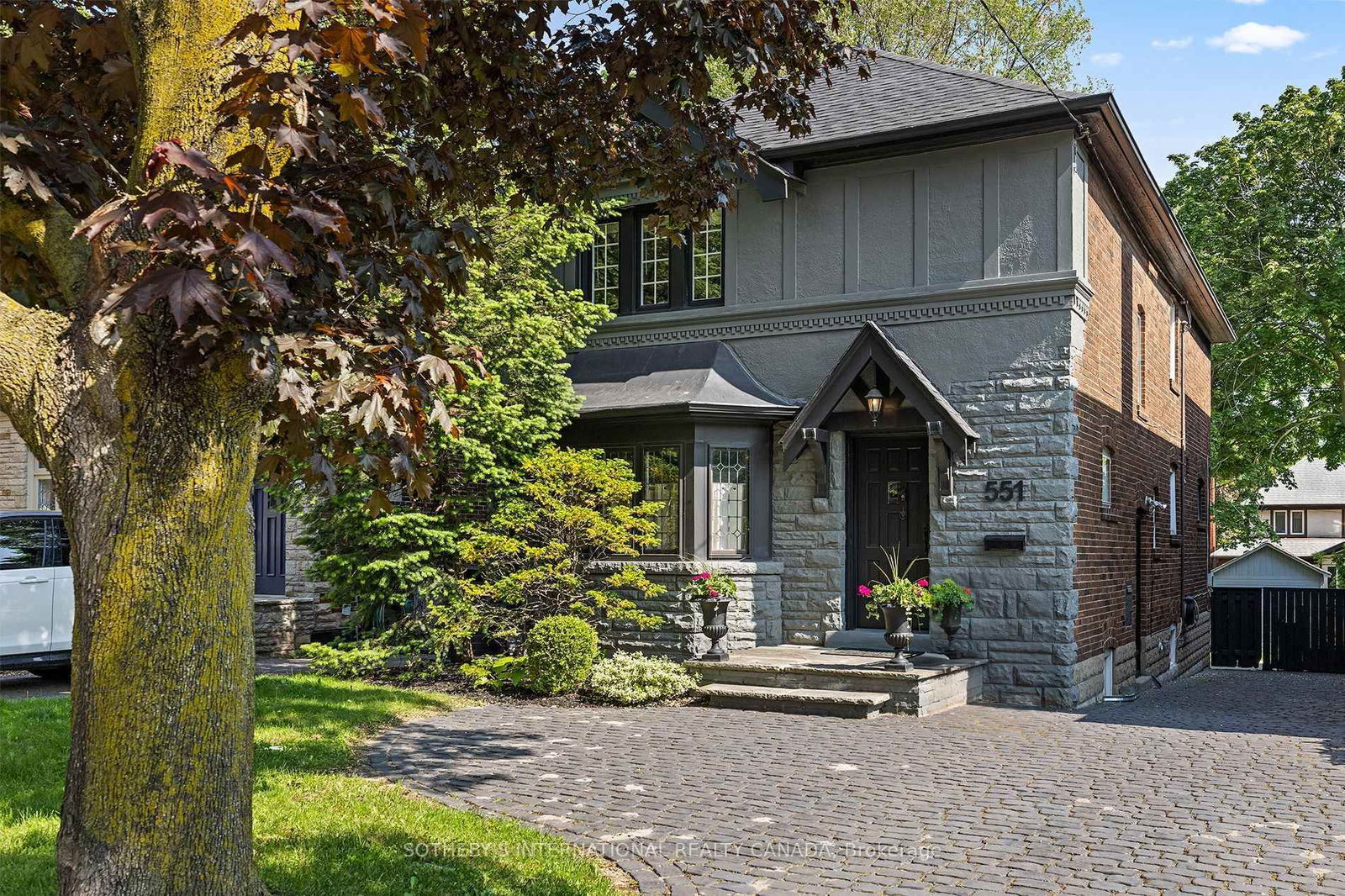 Detached House for sale at 551 Briar Hill Avenue, Toronto, Forest Hill North, M5N 1N1 - MLS: C12196380