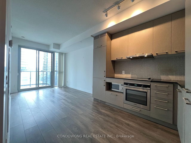 2601 - 87 Peter Street