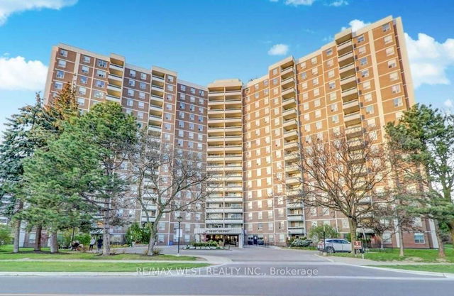 302 - 5 Shady Golf Way
